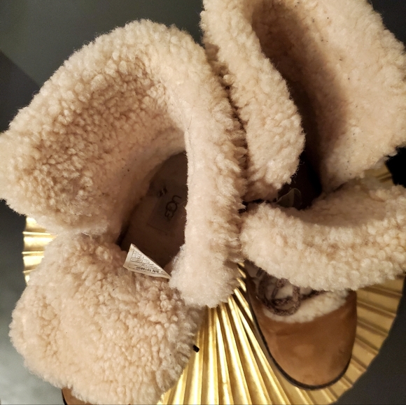 Lace up UGG boot - Picture 3 of 7
